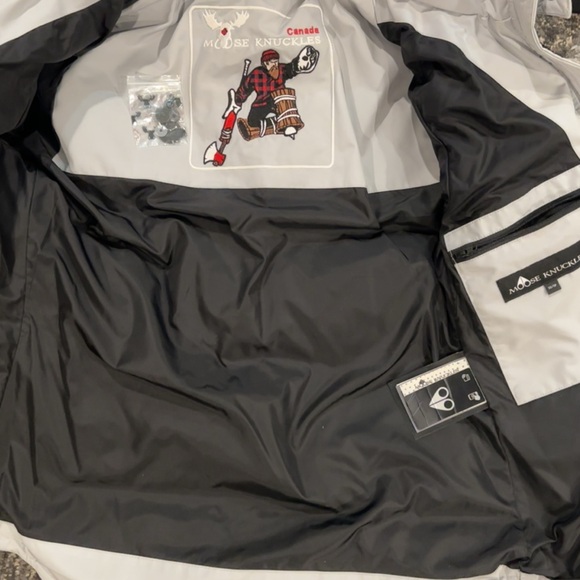 New Moose Knuckles Gray Jacket - Picture 7 of 12